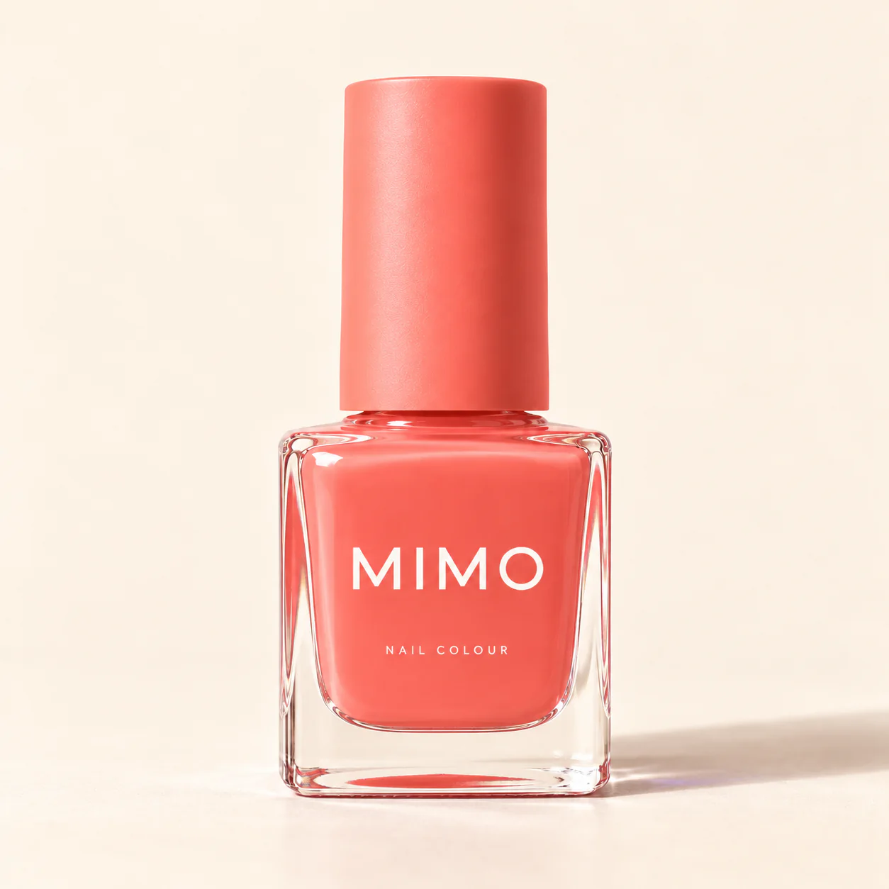 สีทาเล็บ MIMO สีปะการัง ขวดแก้วทรงเหลี่ยม ฝาสีเดียวกัน บนพื้นสีครีม